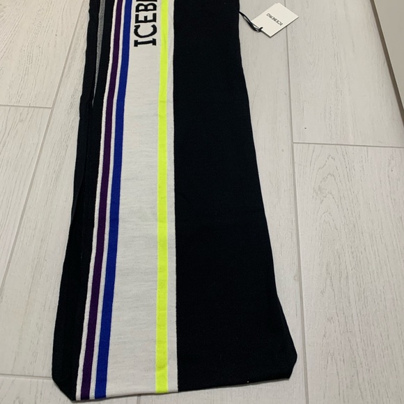 Iceberg Scarf - Picture 2 of 3